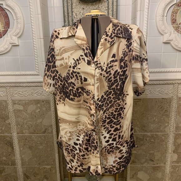 Blue Diamond Plus. Size 24. Short Sleeve. Button up. Animal Print Shirt. B99 - Picture 1 of 5